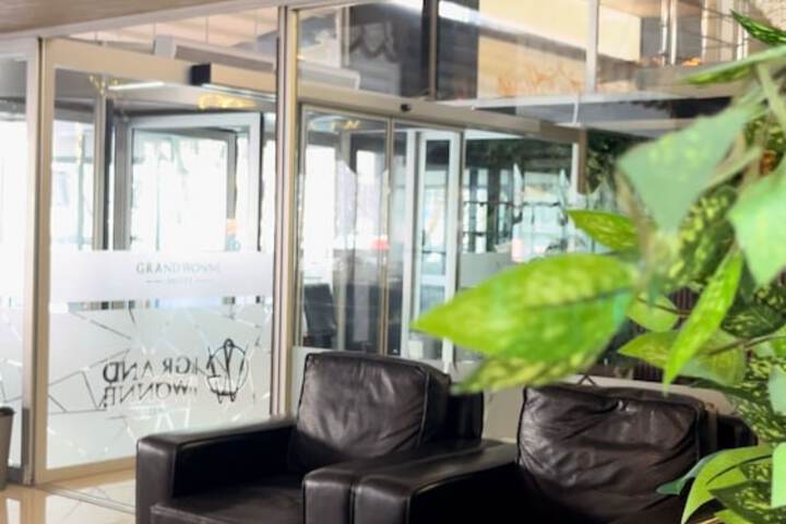 Entrance & Lobby