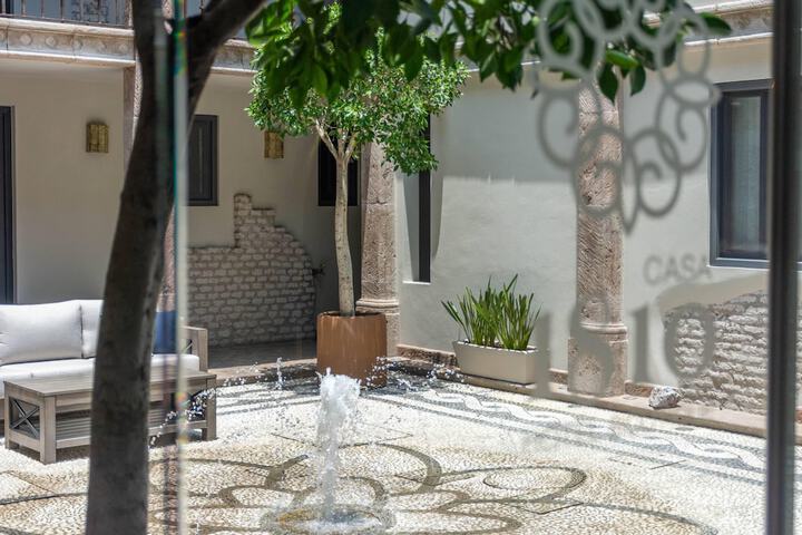 Entrance & Lobby