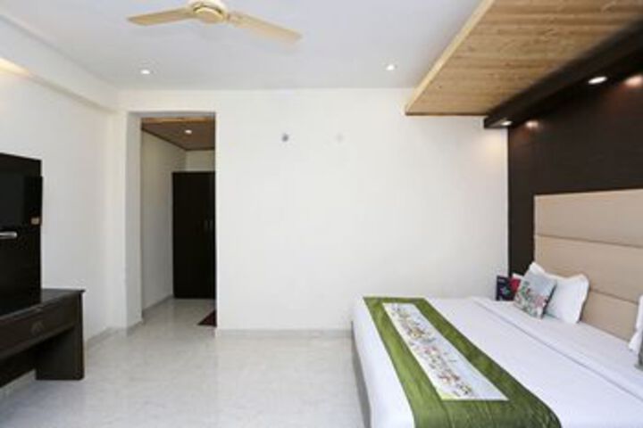 Room 11 of 23