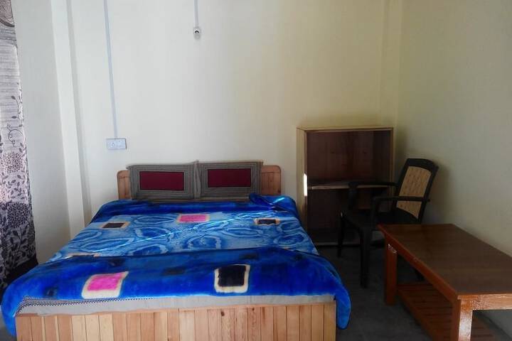 Room 4 of 11