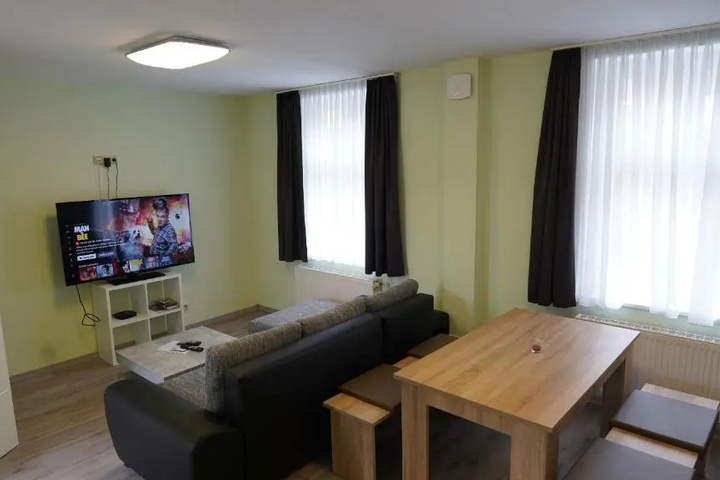 Room 5 of 11