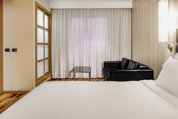 Room 6 of 34