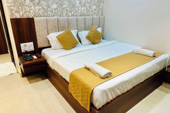 Room 32 of 74