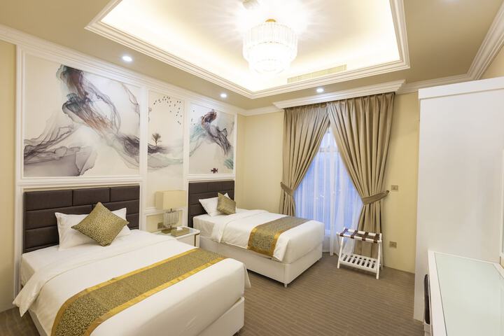 Room 10 of 104