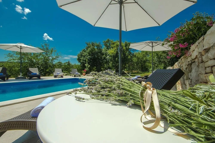 Pool 14 of 22