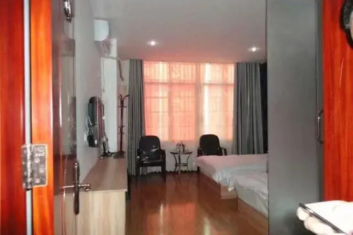 Room 9 of 13