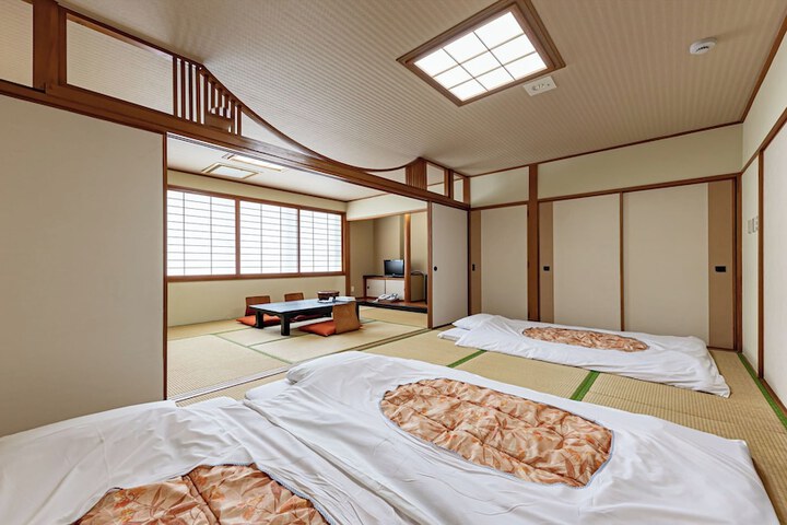 Room 17 of 106