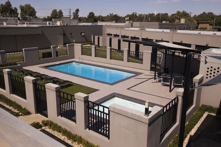 Pool 32 of 40