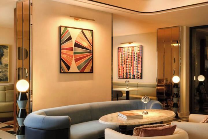 Lounge 131 of 146