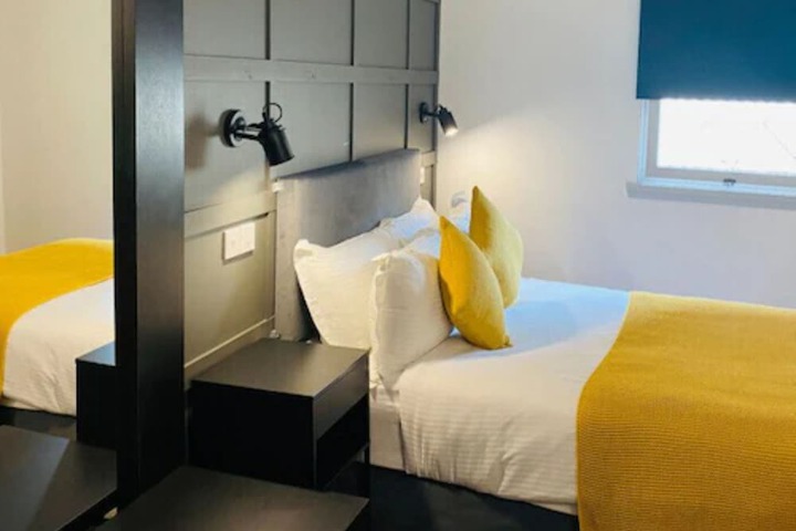 Room 10 of 40