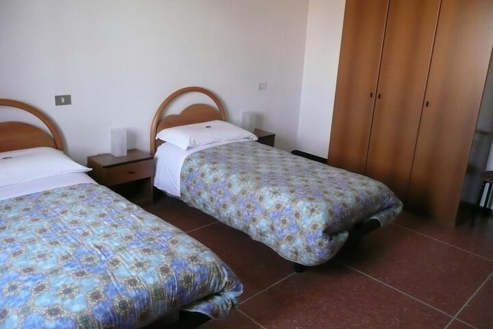 Room 17 of 39