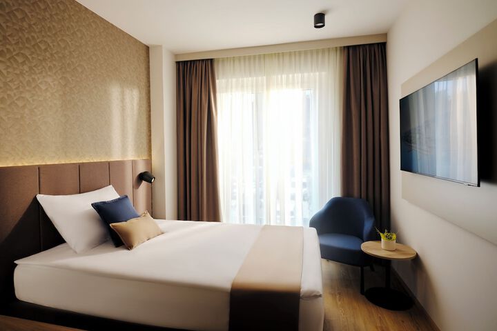Room 4 of 50