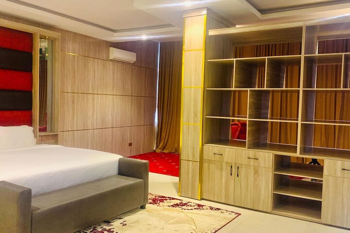 Room 17 of 41