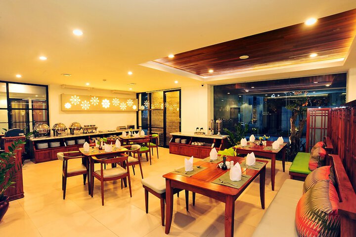 Dining 16 of 30