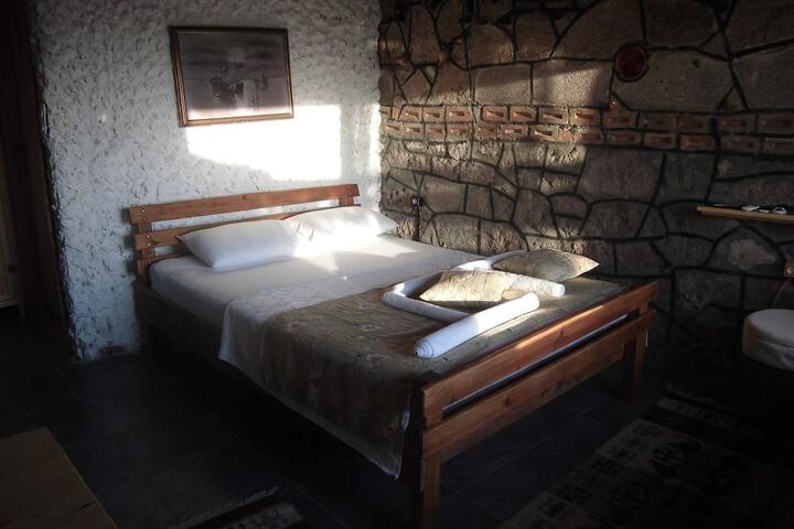 Room 6 of 24