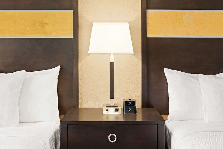 1 King Bed (10 of 12)