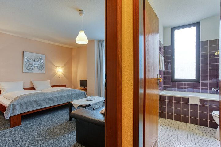 Room 10 of 34