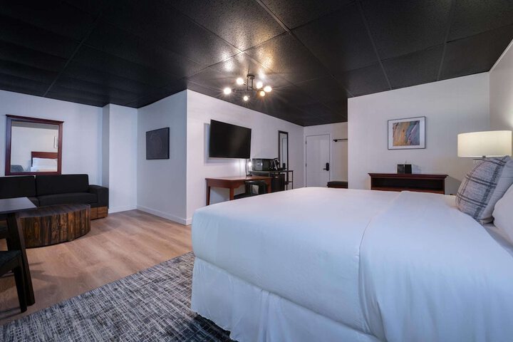 Room 8 of 40
