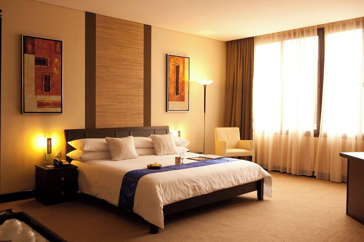Room 12 of 42