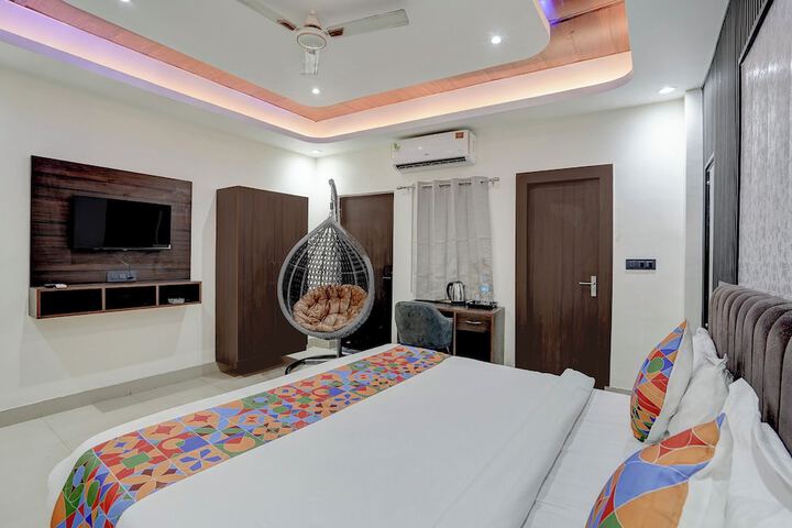 Room 9 of 29