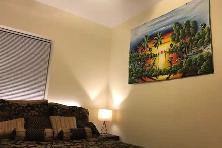 Room 4 of 17