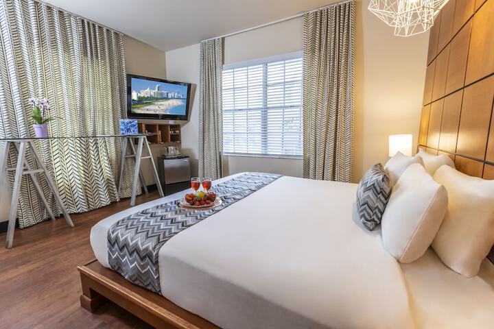 1 Queen Bed (2 of 13)
