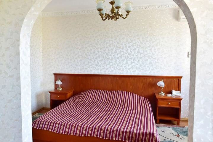 Room 28 of 68