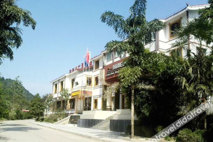 Colorful Holiday Hotel Libo