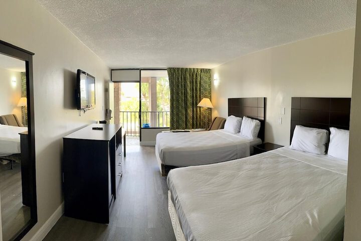 2 Queen Beds (4 of 5)