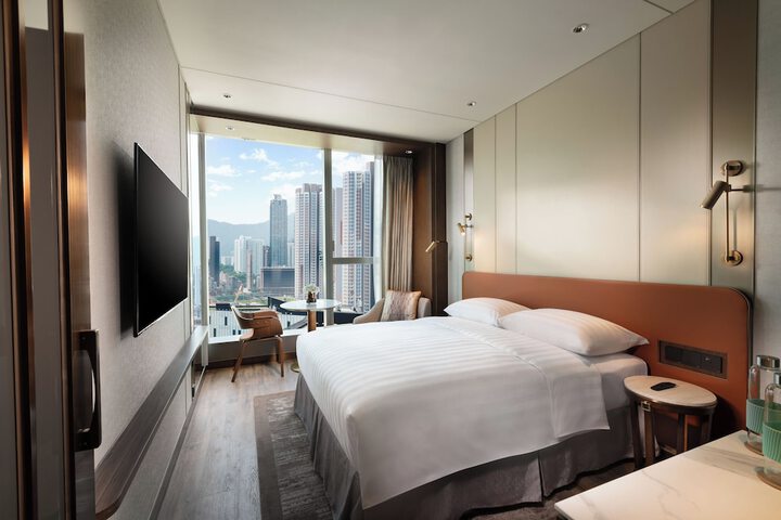 Room 6 of 42