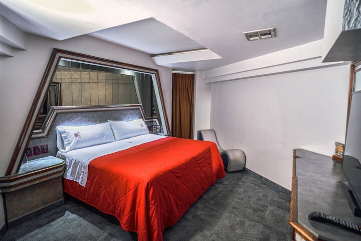 Room 10 of 27