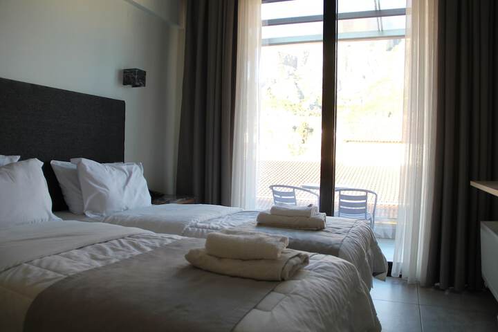 Room 10 of 33