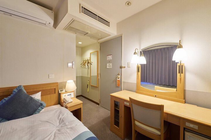 Room 33 of 74