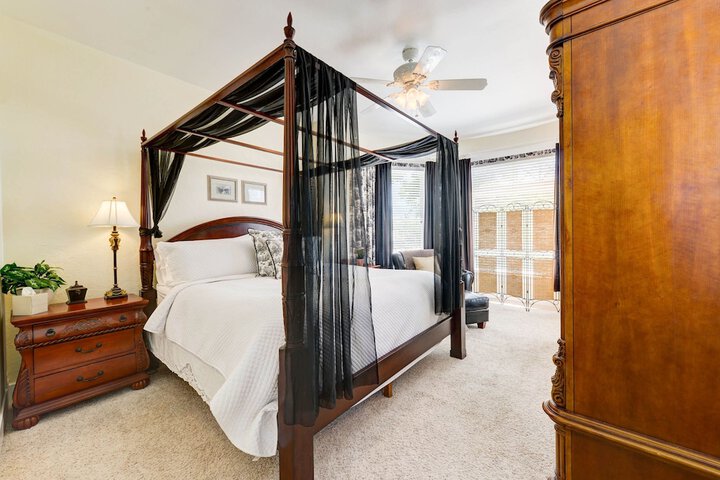 Room 5 of 106