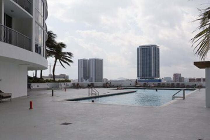 Pool 114 of 263