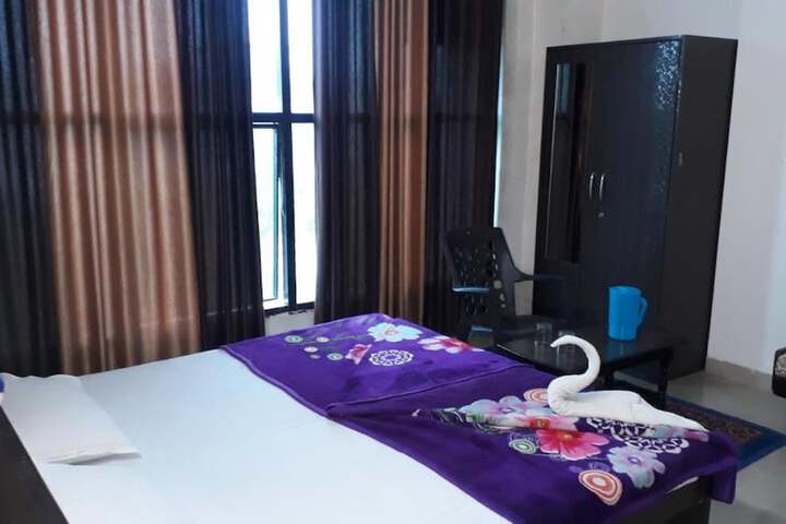 Room 7 of 11