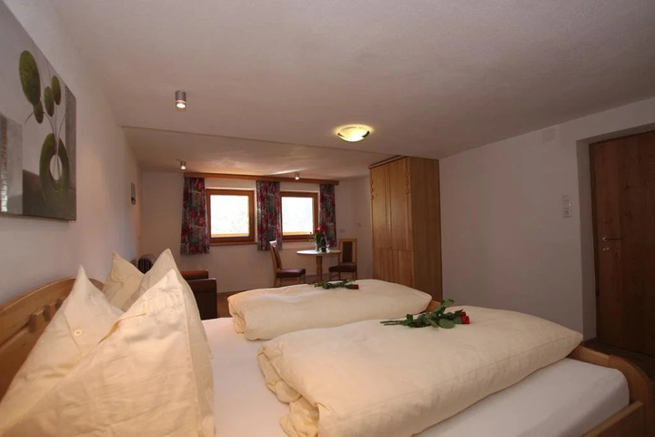 Room 9 of 14