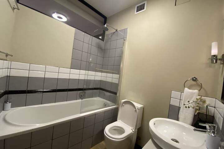 Room 204 of 215
