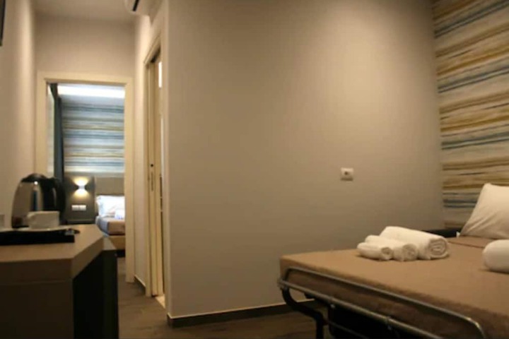 Room 16 of 33
