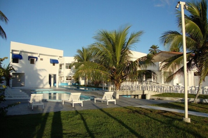 Sundeck 17 of 23