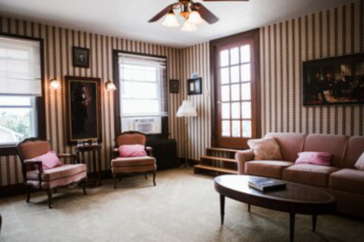 Room 4 of 37