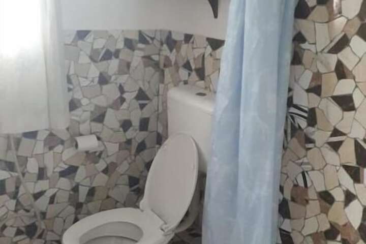 Room 32 of 66