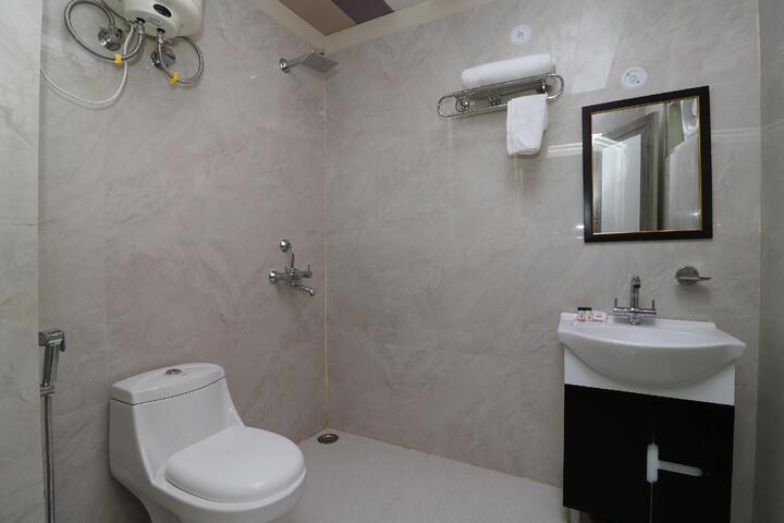Room 2 of 10