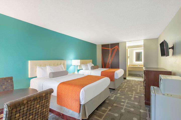2 Double Beds (3 of 9)