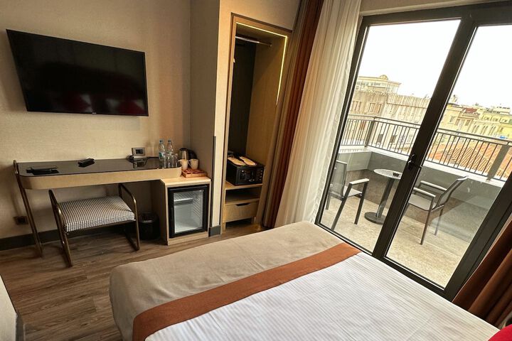 Room 49 of 96