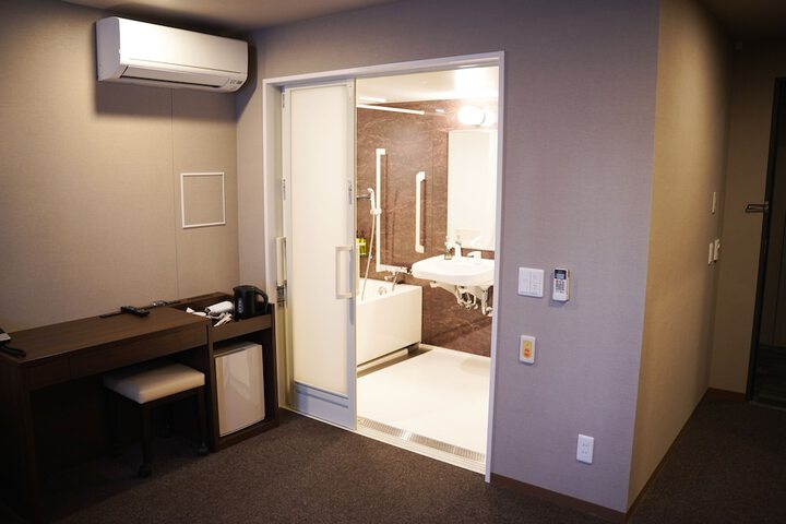 Room 27 of 54
