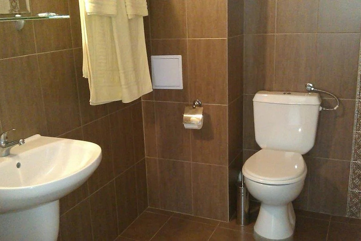 Room 8 of 15