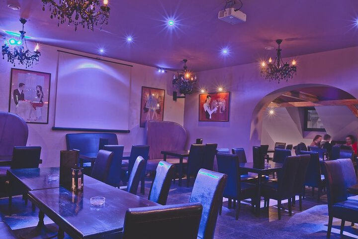 Lounge 31 of 35
