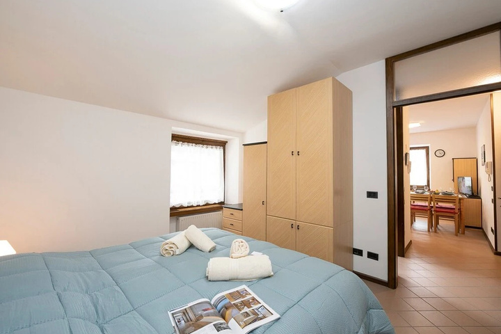 Room 4 of 17