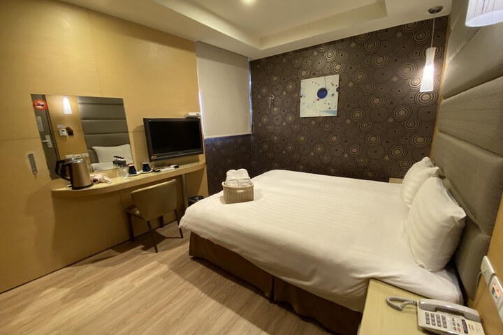 Room 18 of 38
